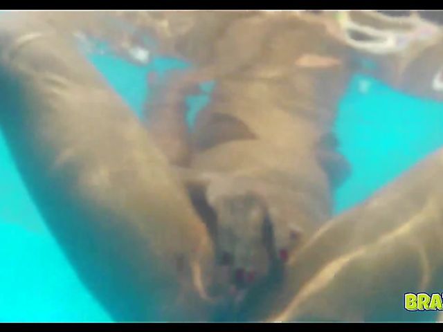 Ass shaking and pussy munching by the pool