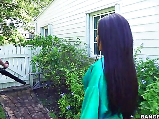 Gardener fucks Priya Price’s big black tits and pussy outdoor