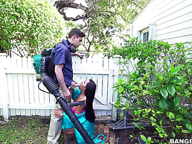 Gardener fucks Priya Price’s big black tits and pussy outdoor