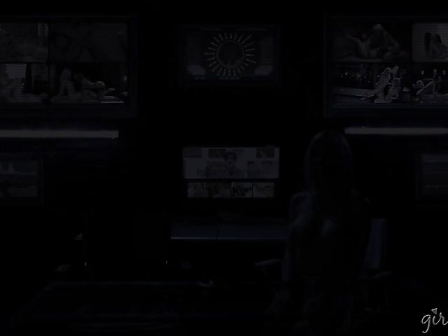 Lesbian MILF seduces nerdy girl Serena Blair