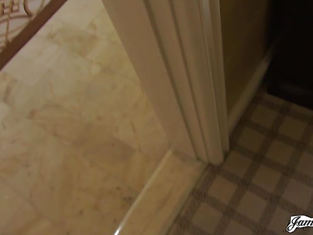 Shower sex with pretty blonde Kate England