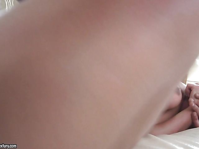 Slutty babe Angel Rivas anal fucking