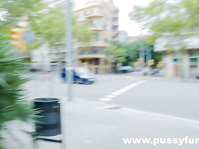 Curvy bombshell flaunts her huge juggs in the street 