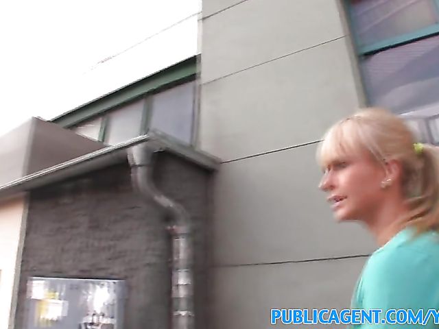 Fuck and cum on pussy in the car for cash