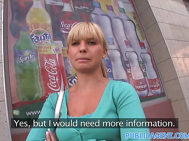 Car fuck with a blonde haired chick