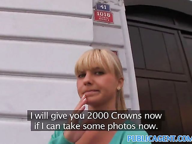 Car fuck with a blonde haired chick