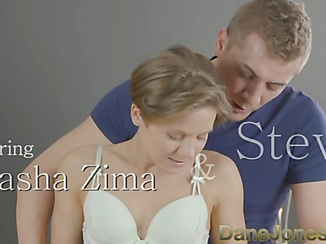 Short haired MILF Sasha Zima gets banged by a photographer