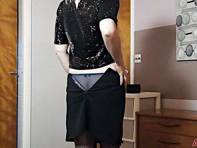 Skinny granny Isabella B shows her shaved cunt