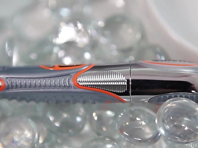 Cristal Caitlin shaving pussy in the bath