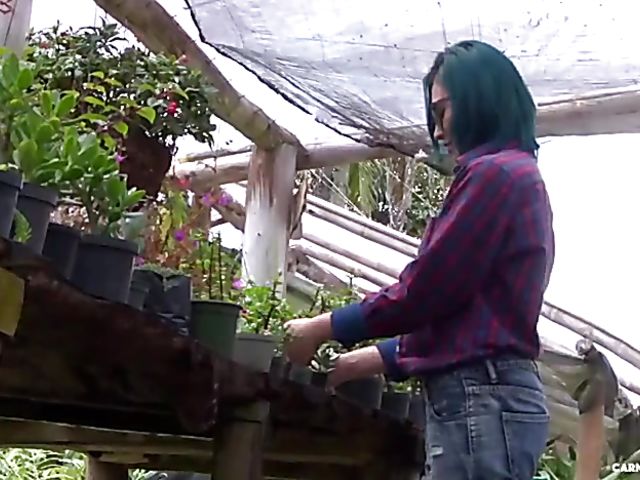 Amateur latina with glasses Clara Lucia gets down and dirty