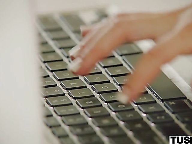 Cute Lucie Kline gets mouth fucked and tries anal