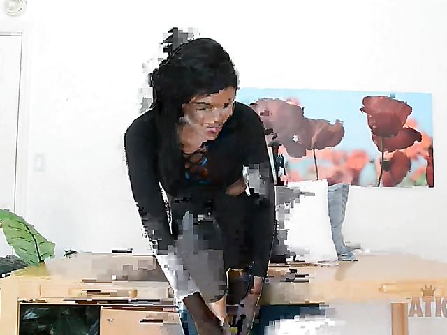 Yara Skyes nice ebony pussy exposed