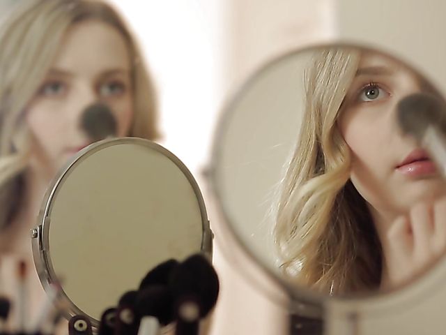 Ukrainian teen Goldie Baby fucks her blindfolded boyfriend