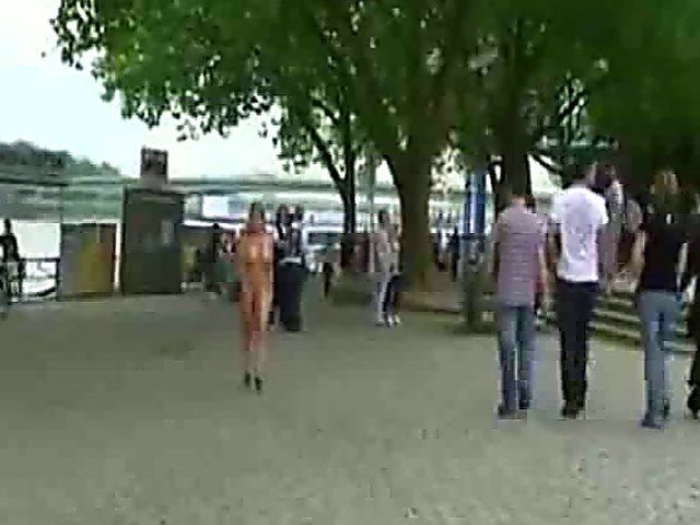 An amazing babe gets naked in the streets