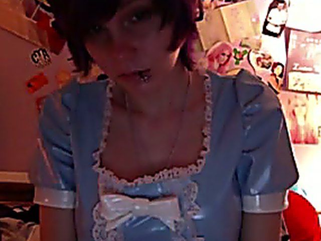 Beautiful babe spreads her legs and masturbates