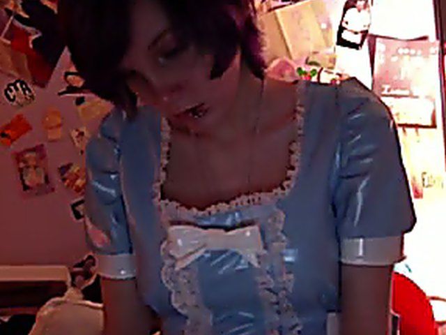 Beautiful babe spreads her legs and masturbates