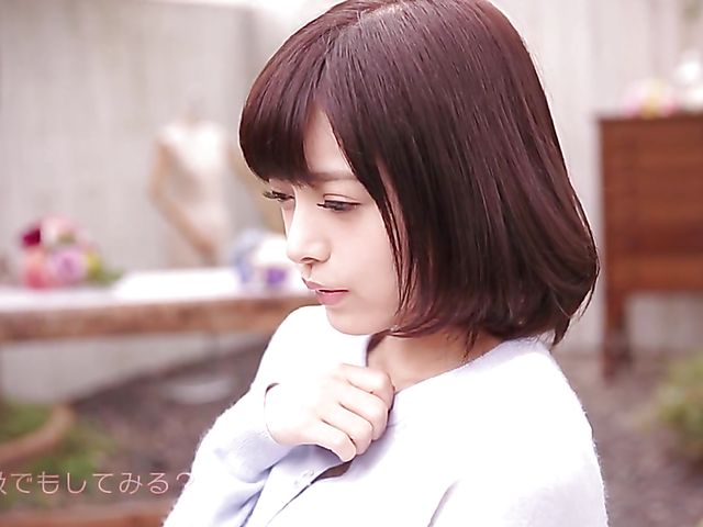 Busty Japanese lady gets horny and wants to have fun