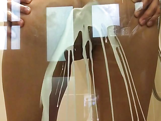 Anal squirting in the shower with Jynx Maze