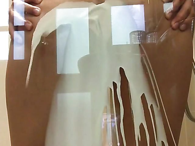 Anal squirting in the shower with Jynx Maze