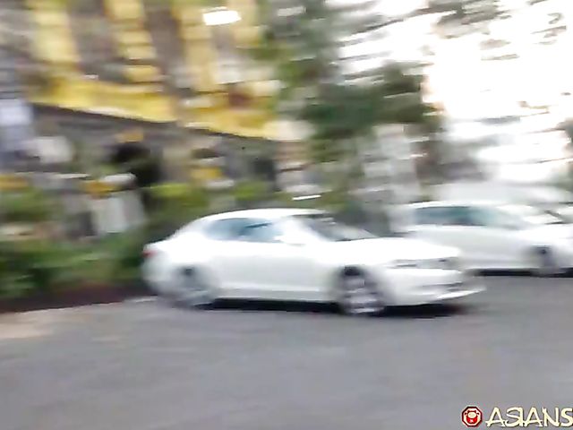 Asian teen Su gets her tight cunt stretched