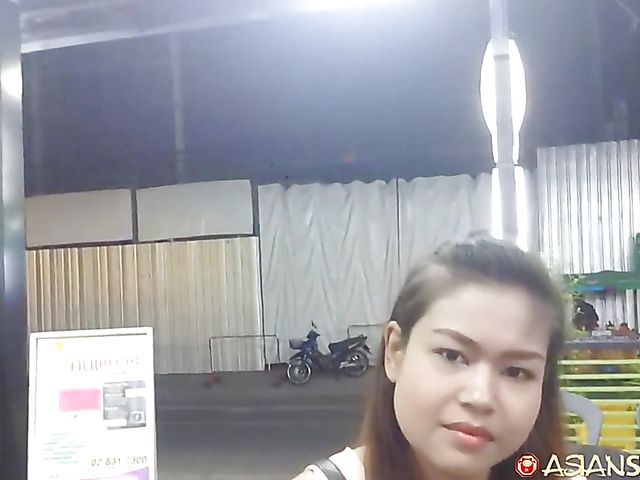 Thai amateur sucks and fucks on camera for the first time