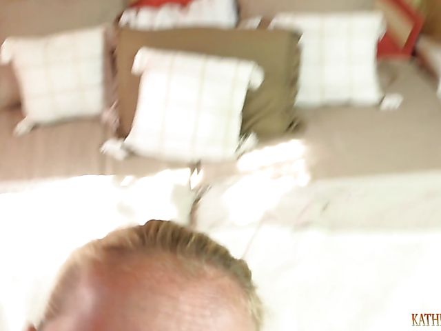 Kathia Nobili - Sporty mom POV fucked in ripped leggings