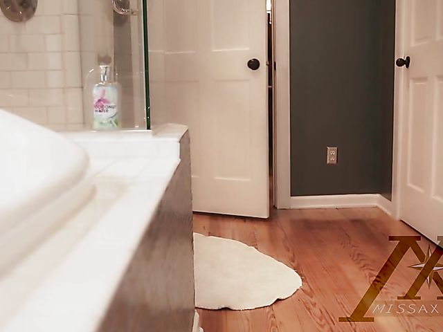 Megan Rain - Faucet masturbation is just the beginning