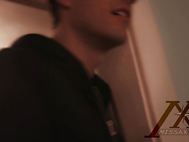 Megan Rain - Faucet masturbation is just the beginning