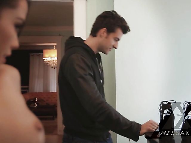 Megan Rain - Faucet masturbation is just the beginning