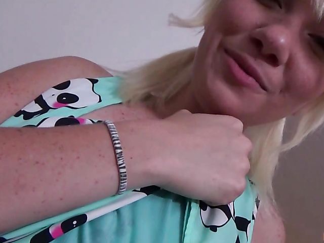 Blonde daughter Zelda Morrison gets rammed in POV