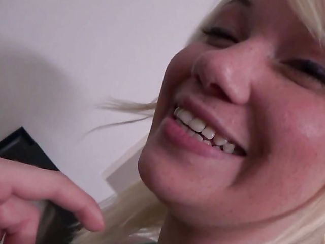 Blonde daughter Zelda Morrison gets rammed in POV