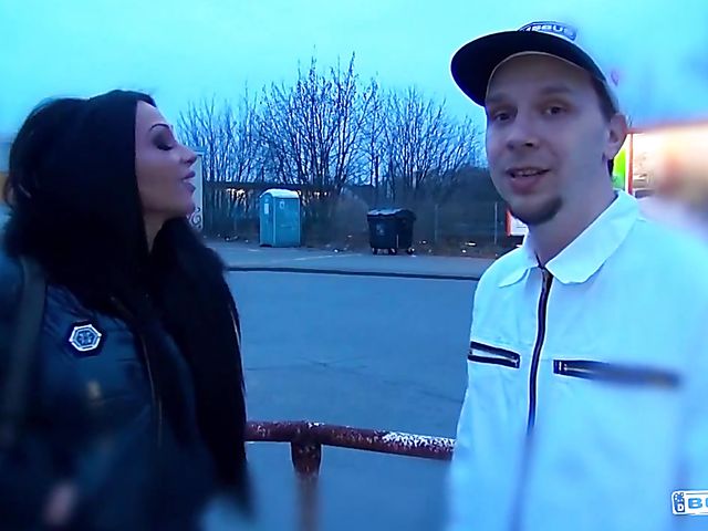 Sex in a van with busty brunette Jacky Lawless