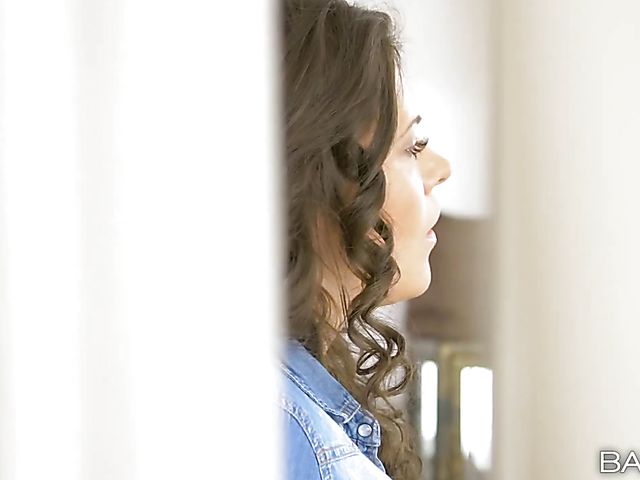 Amirah Adara and Verona Sky change clothes and have lesbian sex