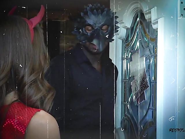 Interracial anal threesome with Riley Reid and Casey Calvert