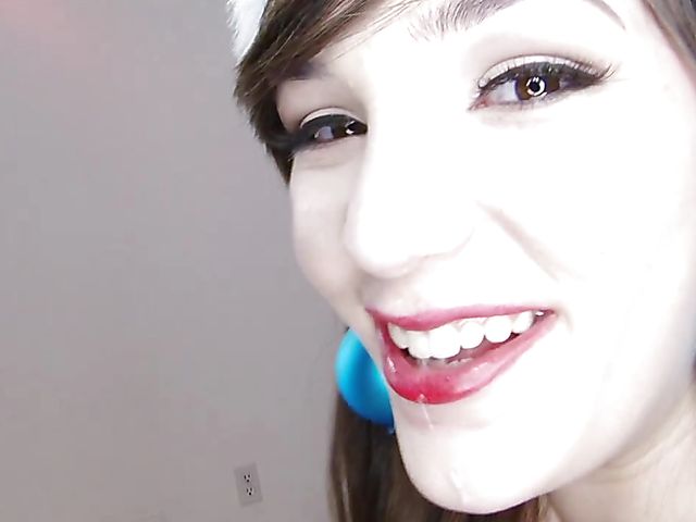 Holly Michaels - Amazing deepthroat and pussy pounding on Christmas