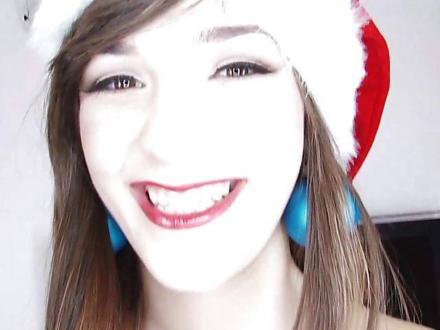 Holly Michaels - Amazing deepthroat and pussy pounding on Christmas