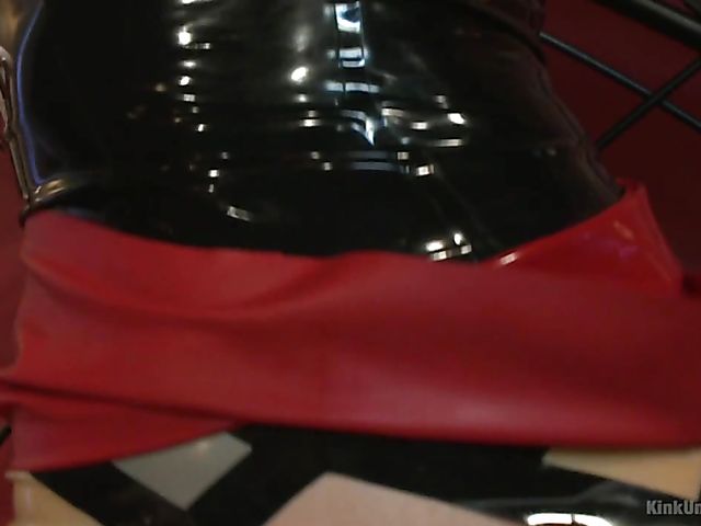 Strapon threesome with ladies in latex Daisy Ducati and Lyra Law