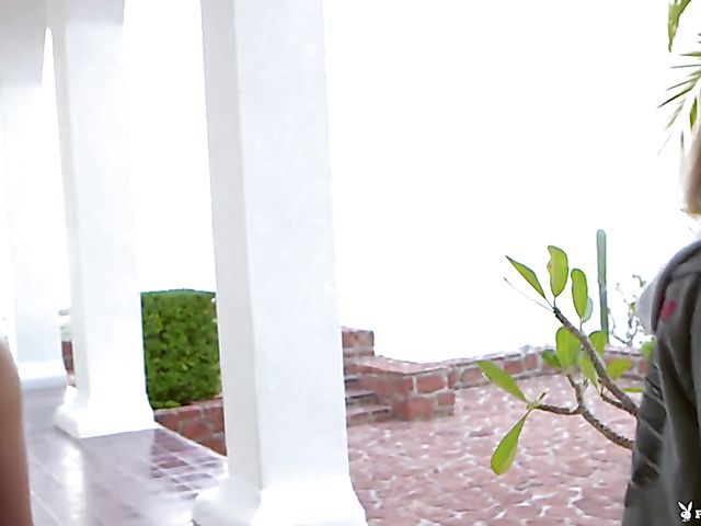 Bikini model Tahlia Paris posing naked on the beach