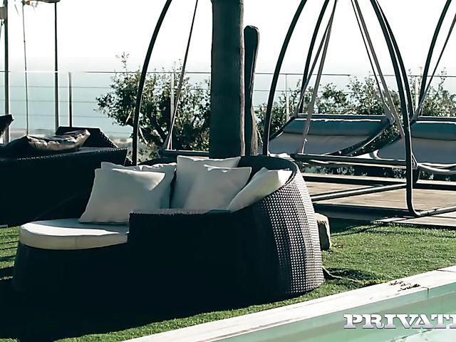 Deep anal for Ella Hughes cute friend Suzy Rainbow