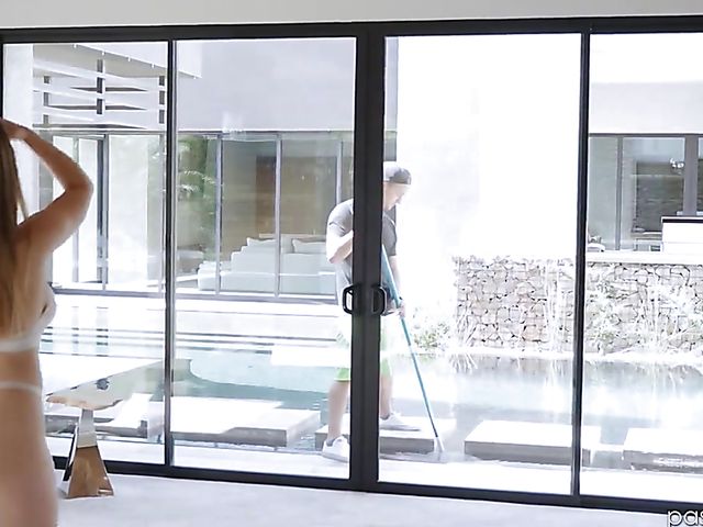 Natural boobs girl Lena Paul seduces a guy