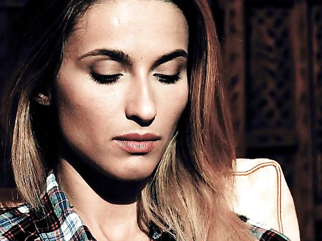 Slim babe Cara Mell fingering herself in the dark