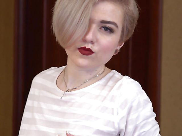 Naughty Emmy Space finger fucking herself