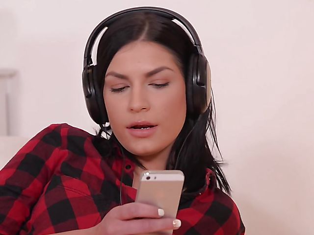 Euro teen Annie Wolf seduces a lucky man