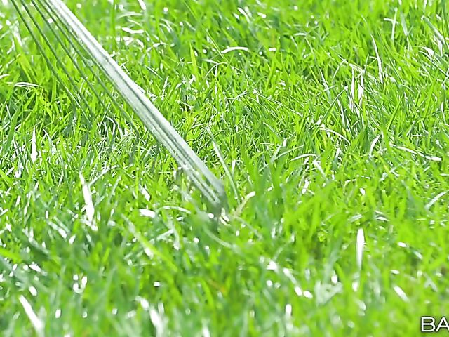 Hot stepmom Billie Star shares a toy and gets dicked