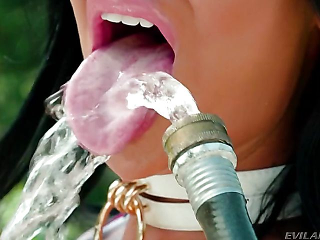 Messy deepthroat gangbang with Jasmine Jae