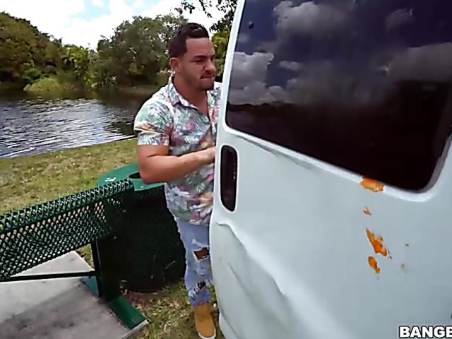 Big butt ebony Juicy Jazzy gets a ride