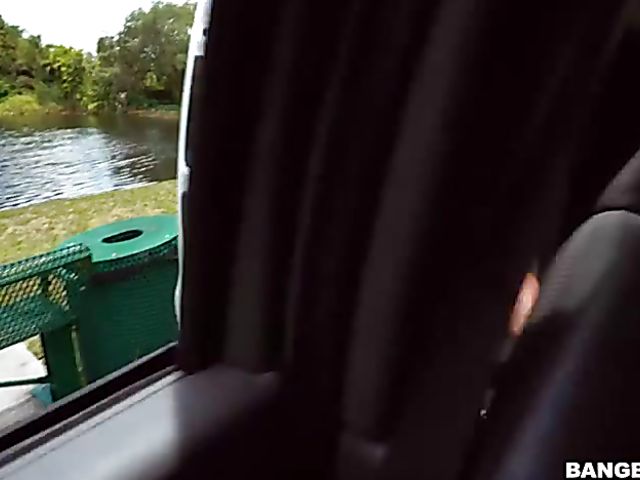 Big butt ebony Juicy Jazzy gets a ride