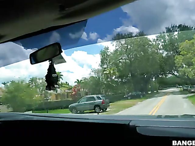 Big butt ebony Juicy Jazzy gets a ride