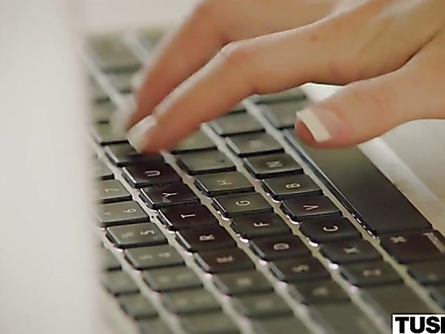 Lucie Klines first anal sex is a pleasure