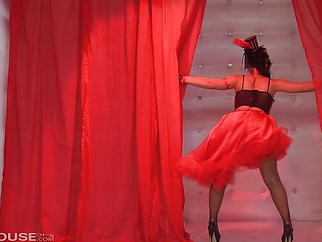 Phoenix Marie - MILF gloryhole performance